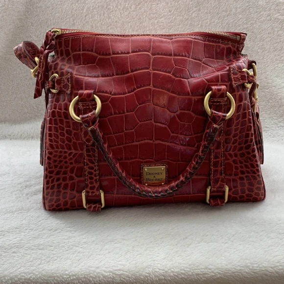 Spectacular Dooney & Bourke Red Crocodile Embossed Leather Handbag - Picture 3 of 15